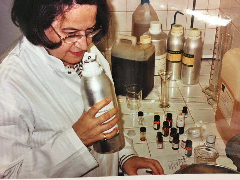 Rosine-Dauge-creation-de-parfums-en-2002.jpg